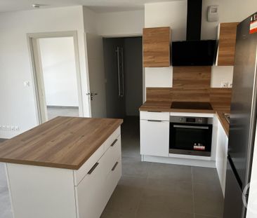 Location Appartement 2 pièces 47m² MARSEILLE 12ème - Photo 2