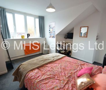 4 Bedroom Mid Terraced House for rent in Newport Gardens - Photo 3