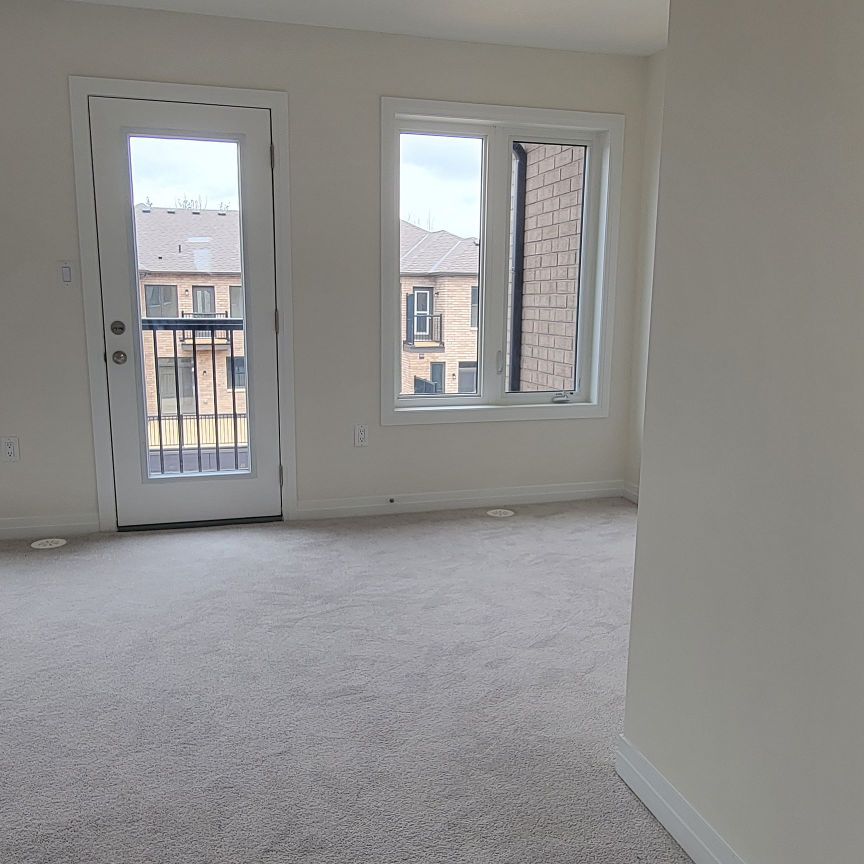 For Lease - 31 Cherry Hill, Barrie, Ontario - Photo 1