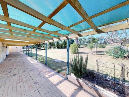 Exclusive Glenlee home with a shed - Photo 5