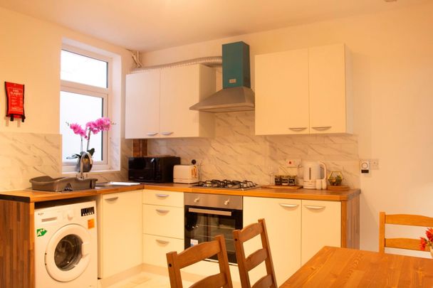 3 Bed Terraced House, Liverpool Road, RG1 - Photo 1