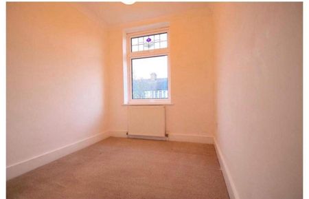 4 Bed Semi-Detached House, Lyndhurst Gardens, IG11 - Photo 5