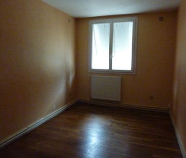 Location Appartement 4 pièces 77m² MONTMORILLON 86500 - Photo 4
