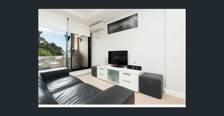 STYLISH & SUNNY LIVING IN THE HEART OF CREMORNE - Photo 2