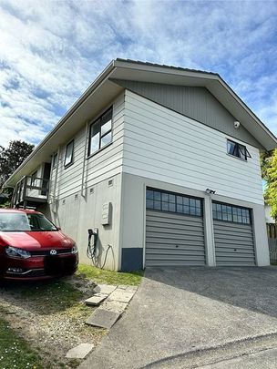 Tidy 3BR Home in Totara Vale! - Photo 1