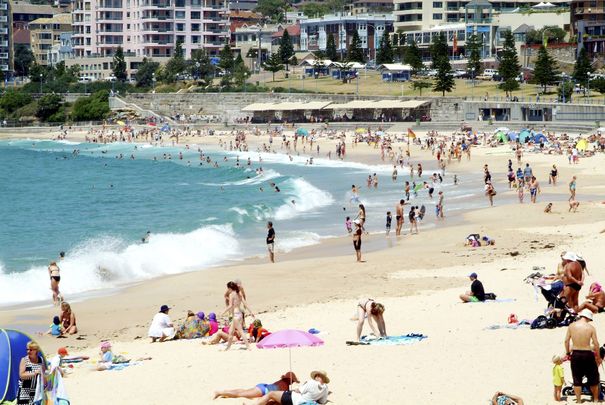 Sun-Filled 3-Bedroom Apartment Moments from Coogee Beach - Photo 1