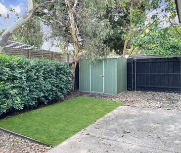 STUNNING 3 BEDROOM TOWNHOUSE IN A PRIME LOCATION - Photo 3