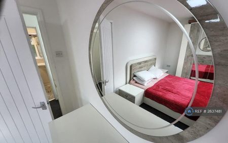 2 bedroom semi-detached house to rent - Photo 2