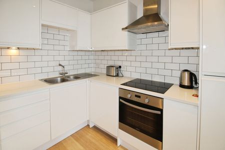 Durnsford Road, London, SW19 8GU - Photo 2