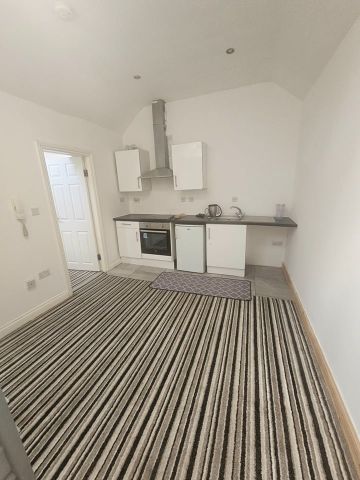 2 Bed Flat, Fleetwood Road, LE2 - Photo 3