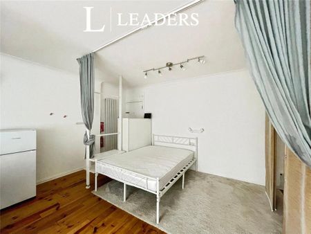 House to rent - Photo 2