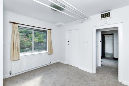 5 Bed Detached House, Lucknow Drive, NG3 - Photo 5