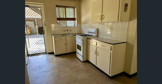 Lower level 2 bedroom unit in Norwood!! - Photo 1