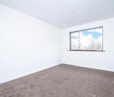 3 bedroom end of terrace house to rent - Photo 4
