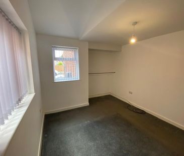 3 bedroom semi-detached bungalow to rent - Photo 5