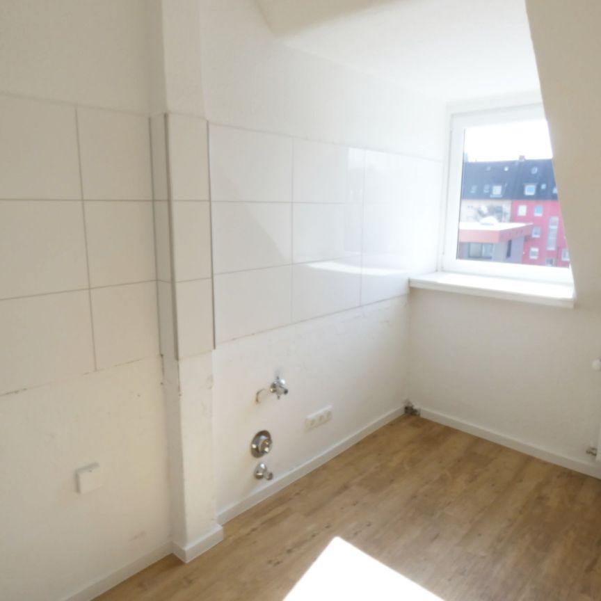 ** Gemütliche Dachgeschosswohnung wird ab März 26 umfangreich modernisiert ** - Photo 1