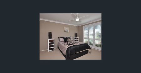 STUNNING FAMILY HOME!! - Photo 3