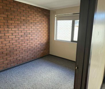 Perfect Location! - Photo 2
