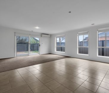 Modern home in Derrimut - Photo 1