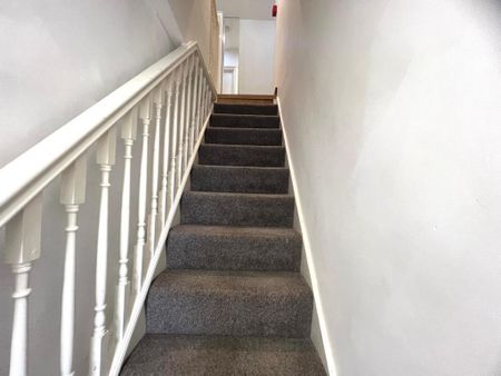 6 bedroom semi-detached house to rent - Photo 2