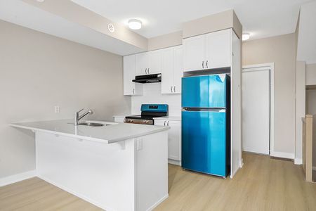 For Lease - 732 MISHI Private, Manor Park - Cardinal Glen and Area, Ontario - Photo 4