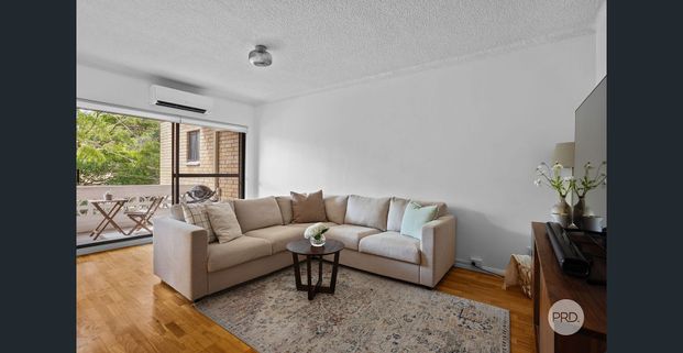 STYLISH RENOVATED 2-BEDROOM UNIT IN PRIME LOCATION - Photo 1