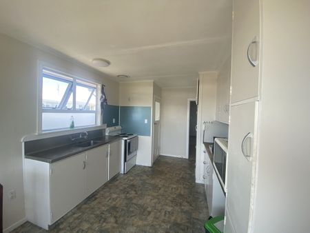 22 Reid Avenue, Hawera - Photo 5