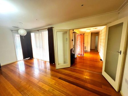 50 Shalimar Crescent, Dandenong North, VIC 3175 - Photo 4