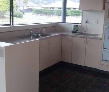 Three Bedroom Stoke Home in a popular area - Photo 3