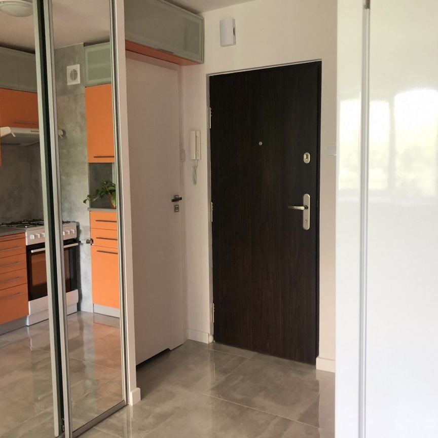 KAWALERKA W BARDZO DOBREJ LOKALIZACJI - Zdjęcie 1