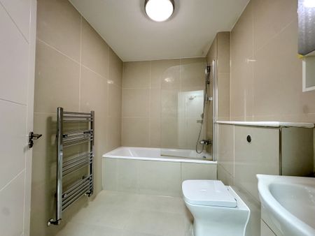 Barge Drive, Greater London, UB2 - Photo 3