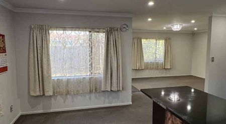 Spacious Family Home - Photo 3