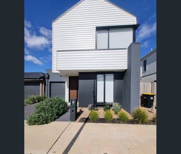 9 Medoc Boulevard, Deanside, Vic 3336 - Photo 1