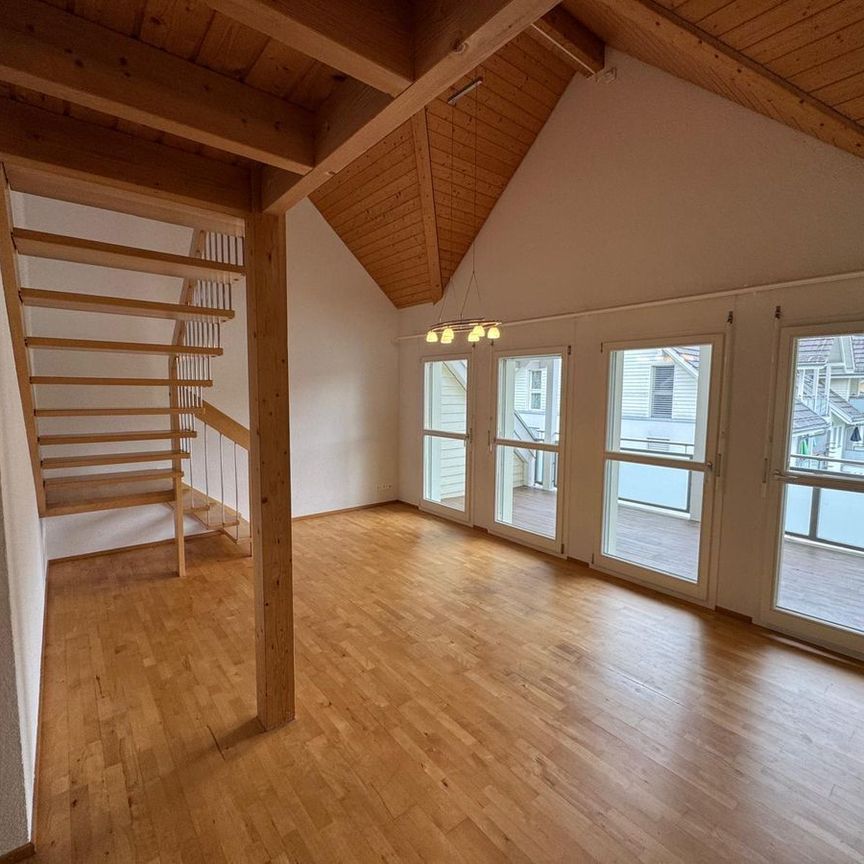 Modern 4.5-Zimmer-Maisonette-Wohnung in idyllischer Lage - Foto 1