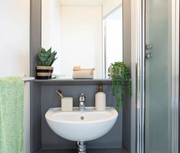 Large Highest Double Ensuite - Photo 4