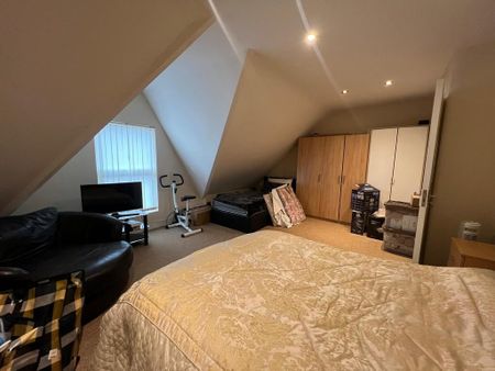 3 bedroom apartment to rent - Photo 4