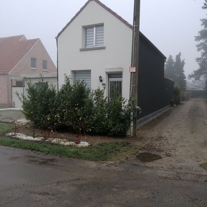 Gezellig huisje met boven 2 kamers ter beschikking - Photo 1