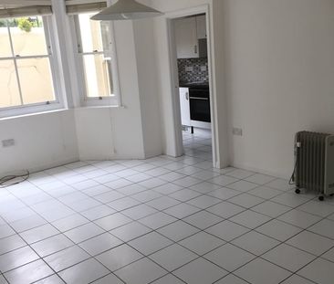 Studio Flat, Holland Road, BN3 - Photo 1