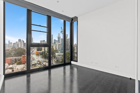 Stunning Two Bedroom Apartment with City Views! - Photo 3