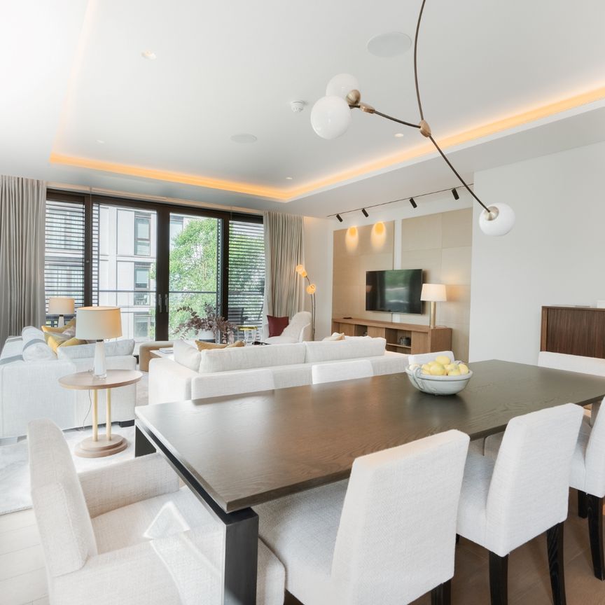 A Three-Bedroom Lateral Apartment at Holland Park Villas - Photo 1