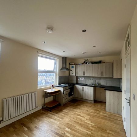 Price £1,700 pcm - Available Now - Unfurnished - Photo 4