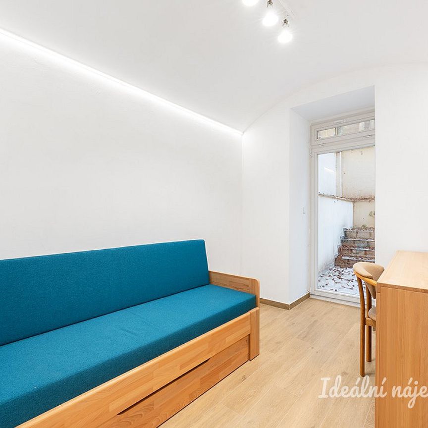 Pronájem bytu 2+kk 30 m² - Fotografie 1