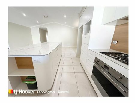 SLEEK & SPACIOUS MODERN HOME - Photo 3