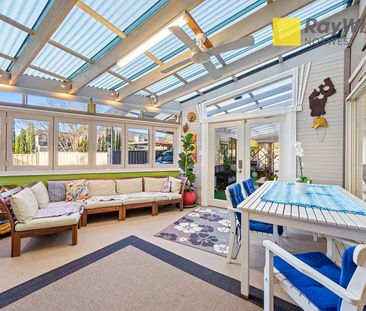 Spacious 4-Bed Family Home with Triple Garage in Peaceful Riverstone - Photo 1