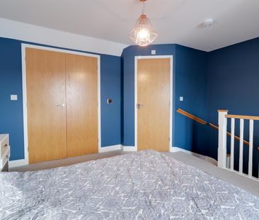 A 4 Bedroom House in Newdawn Place, Cheltenham - Photo 4