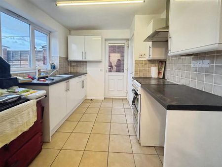 3 bedroom detached house to rent - Photo 3