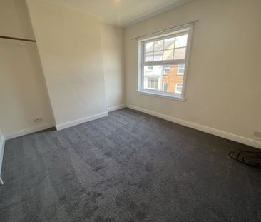 2 Bedroom Terraced - Photo 4