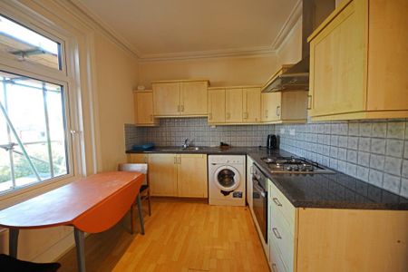 2 bedroom flat to rent - Photo 4