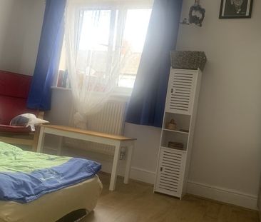 Room in a Shared House, Fulcher Row, RG6 - Photo 2