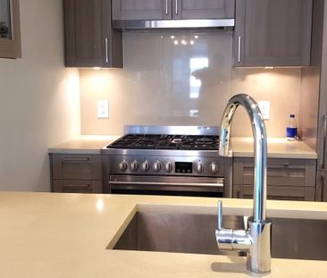 $3,000 / 2br – 763ft2 – LARGE corner unit with Stunning views 2 BED... - Photo 3